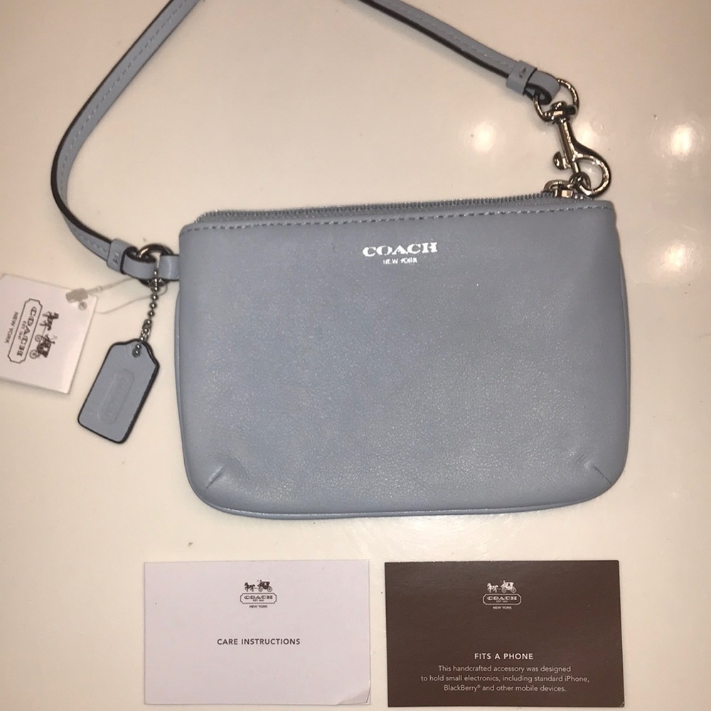 💙 NWT Powder Blue Coach Wristlet 💙